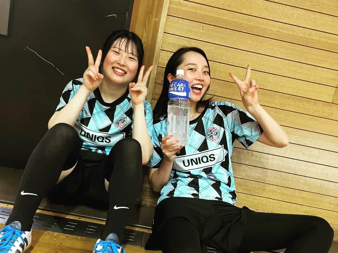 ユニクスさんのインスタグラム写真 - (ユニクスInstagram)「#レディース大会 2023.9.24 #優勝 #レディース 🙋🏻‍♀️  URAP主催のレディース大会に参加して来ました！  2023年レディース発足し早約7ヶ月。 初回参加の大会では0勝の最下位から今回2回目の大会では見事優勝🏅する事ができました🥲涙  3勝3分、1失点、無敗での優勝です！ 当日は監督、複数のコーチが来てくれて心強かったです🙋🏻‍♀️  これからもディフェンスをまずはしっかり行い、攻めのパターンを増やせるよう努力していきます✨  主催者、運営、対戦チームの方々ありがとうございました！  byはるみん  #ユニクス #ユニクスレディース #フットサル大会 #滝野川体育館 #フットサル」9月27日 21時07分 - fc.uniqs