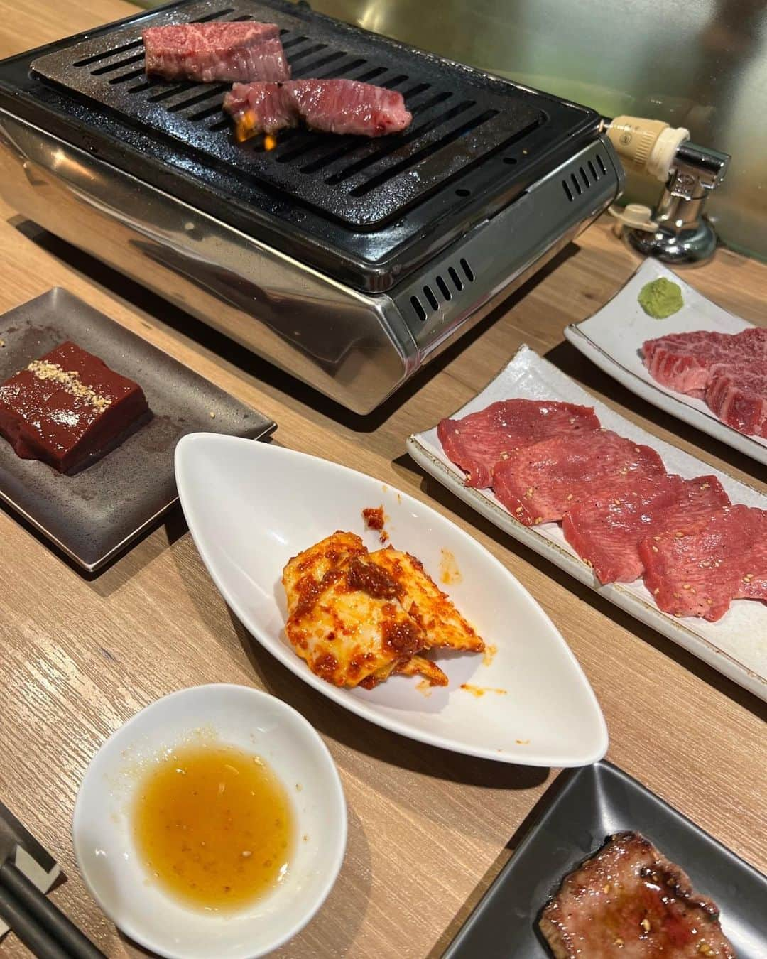 鈴木奈々さんのインスタグラム写真 - (鈴木奈々Instagram)「えりちゃんと焼肉に行ってきました❤️‍🔥❤️‍🔥 レバーがおいしすぎた!!🫶✨ #中目黒 #ホルモンとく #おいしすぎた」9月27日 21時09分 - nana_suzuki79