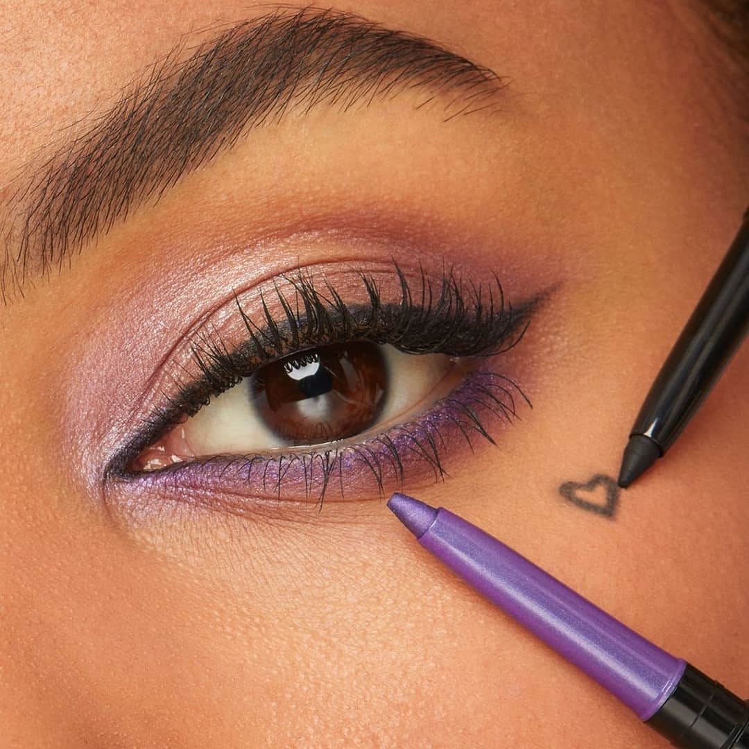 KIKO MILANOさんのインスタグラム写真 - (KIKO MILANOInstagram)「Paint your world purple with our Graphic Look Eyes & Body Pencil! 💜 Whether it's for a dramatic #eyelook or trendy body art, this pencil's water-resistant formula ensures your creations last up to 12 hours ✨⁣ ⁣ Graphic Look Eyes & Body Pencil 06, 10 - New Water Eyeshadow 01 - New Glamour Multifinish Eyeshadow Palette 03 - New Maxi Mod Mascara」9月27日 21時19分 - kikomilano