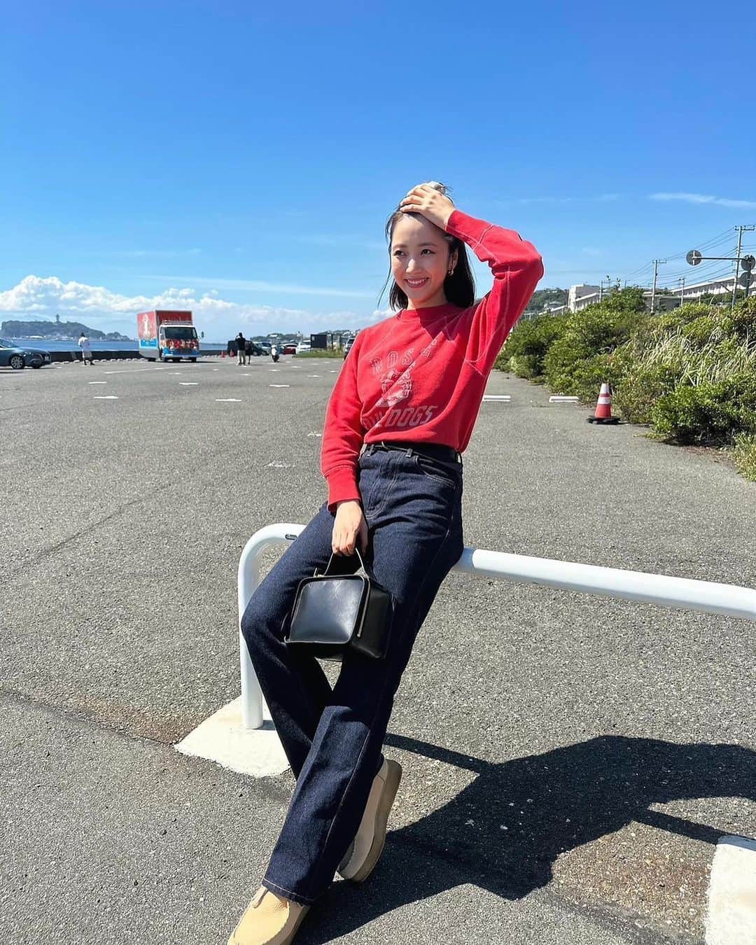 佐藤優津季のインスタグラム：「． Vintage Shopで秋冬のお買い物〜🦦🍂 今回はいつも通っているお店＆気になっていたお店2店舗でお買い物してきました😙✊  そして！今回は【購入品プレゼント第2弾】です😆❤️‍🔥 去年『ビンテージが好き！と口に出し続けて良かった！』とお話ししたのですが、2年連続で @vintagecity_official さんとコラボさせて頂きました🥲♥️  今年も自分で応募したいくらいお気に入りばかり…！ やっぱりスウェットばかり選んでしまって、 好きがバレる購入品になったなぁと思います😇😇 動画後半では購入品を使ってコーディネートも組んでみました🤭  応募方法は概要欄＆Vintage.Cityアプリから🥰 【応募期間 | 2023年9月27日(水)19:00~10月11日(水)23:59まで✨】 ビンテージに挑戦したいなぁと思っている方にも… ビンテージ好きな方にも… 是非！今年も沢山の方に応募して頂けたら嬉しいです😆✨ #vintagecity #ヴィンテージシティ #古着 #PR」