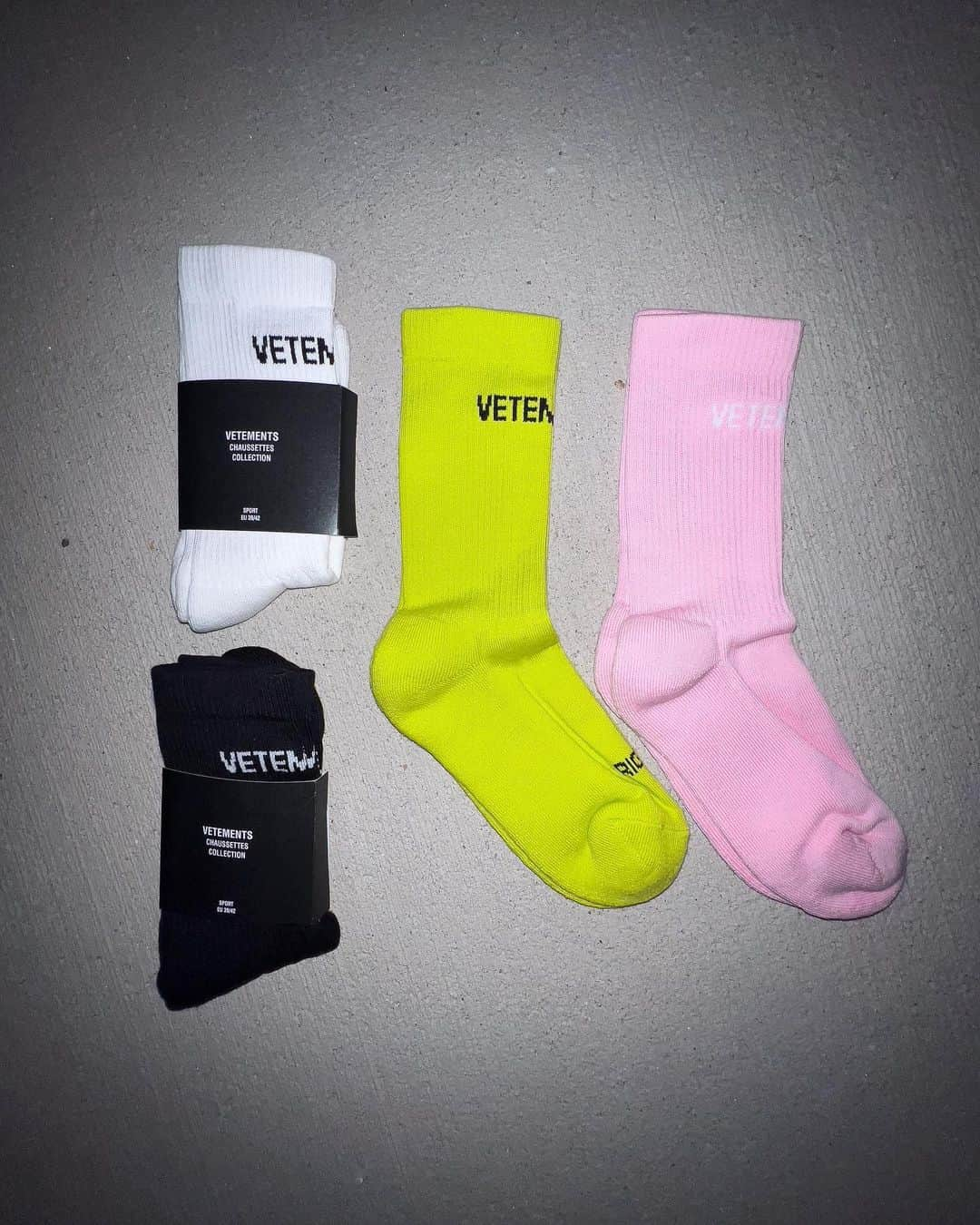 AYINさんのインスタグラム写真 - (AYINInstagram)「・ ・ ・ ・ ・ New arrival✔️ @vetements_official  ・ ・ ・ ・ ・ available at store✔️ ・ ・ ・ ・ ・ #vetements #ayin_japan」9月27日 21時16分 - ayin_japan