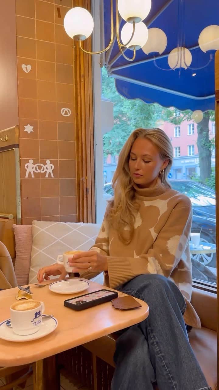 マリメッコのインスタグラム：「Escape your day for a moment to join @filippzorz in Stockholm. 🥰 A breeze of crisp fall air is an invitation to play with warm layers.   Explore Filippa’s fits at marimekko.com. #marimekko」