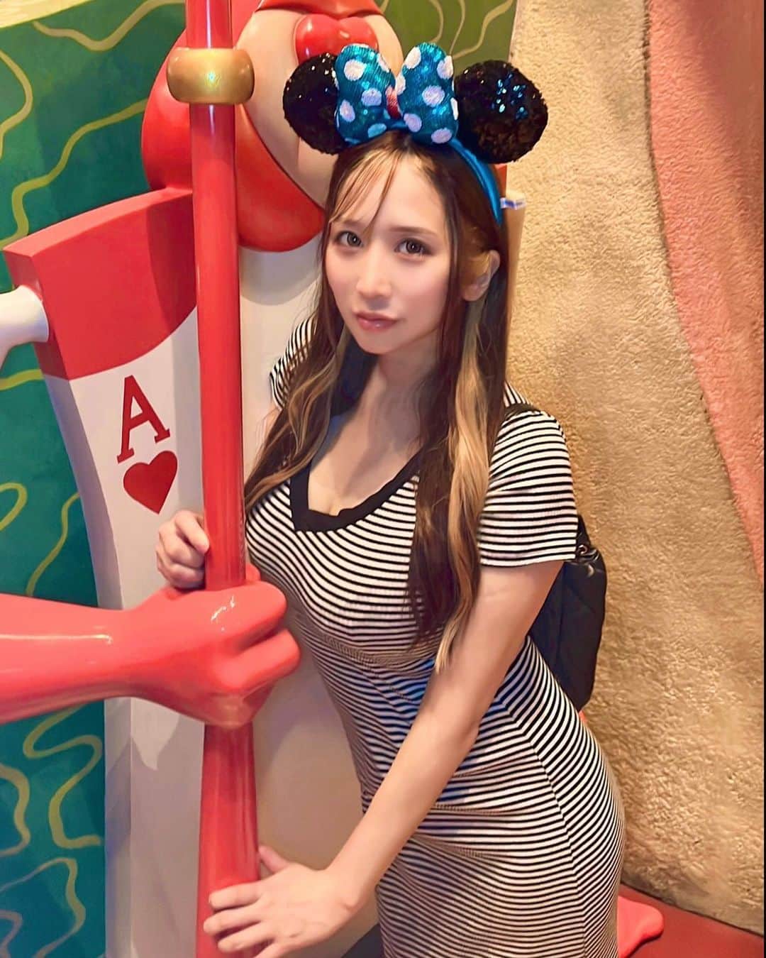 橘楓のインスタグラム：「🌈🐭🎡🎶︎💕︎🎃💛👻  おさんぽ(๑•ω•)وﾃﾞｽ ✧*...♪*ﾟ♬  #ディズニーランド#ハロウィン#Dハロ#40周年ディズニー#TDL#Halloween#🎃」