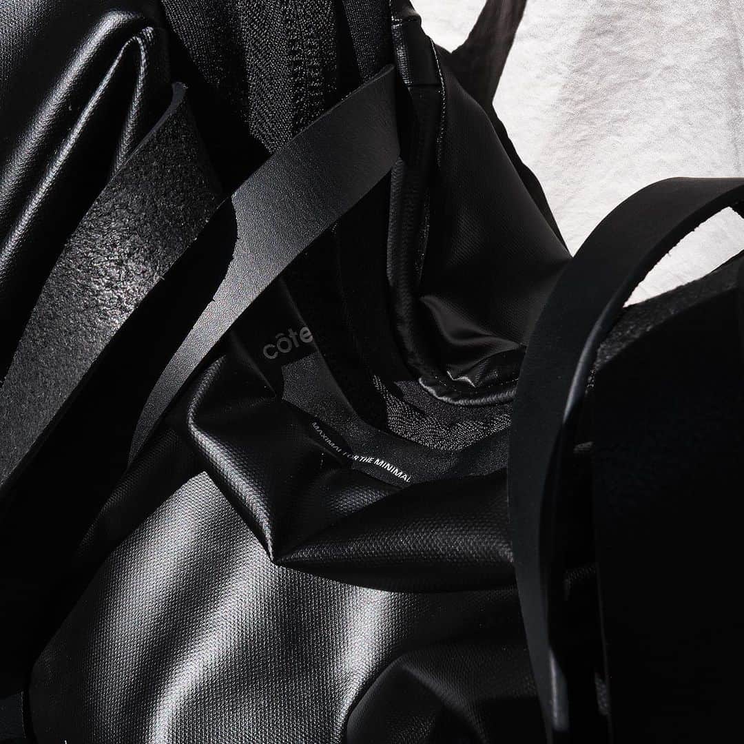 コートエシエルのインスタグラム：「A detailed look at the OBION bag and its “Raven” construction, defined by its shimmery and warped appearance.   Available now from www.coteetciel.com Photographer: @graemegaughan」