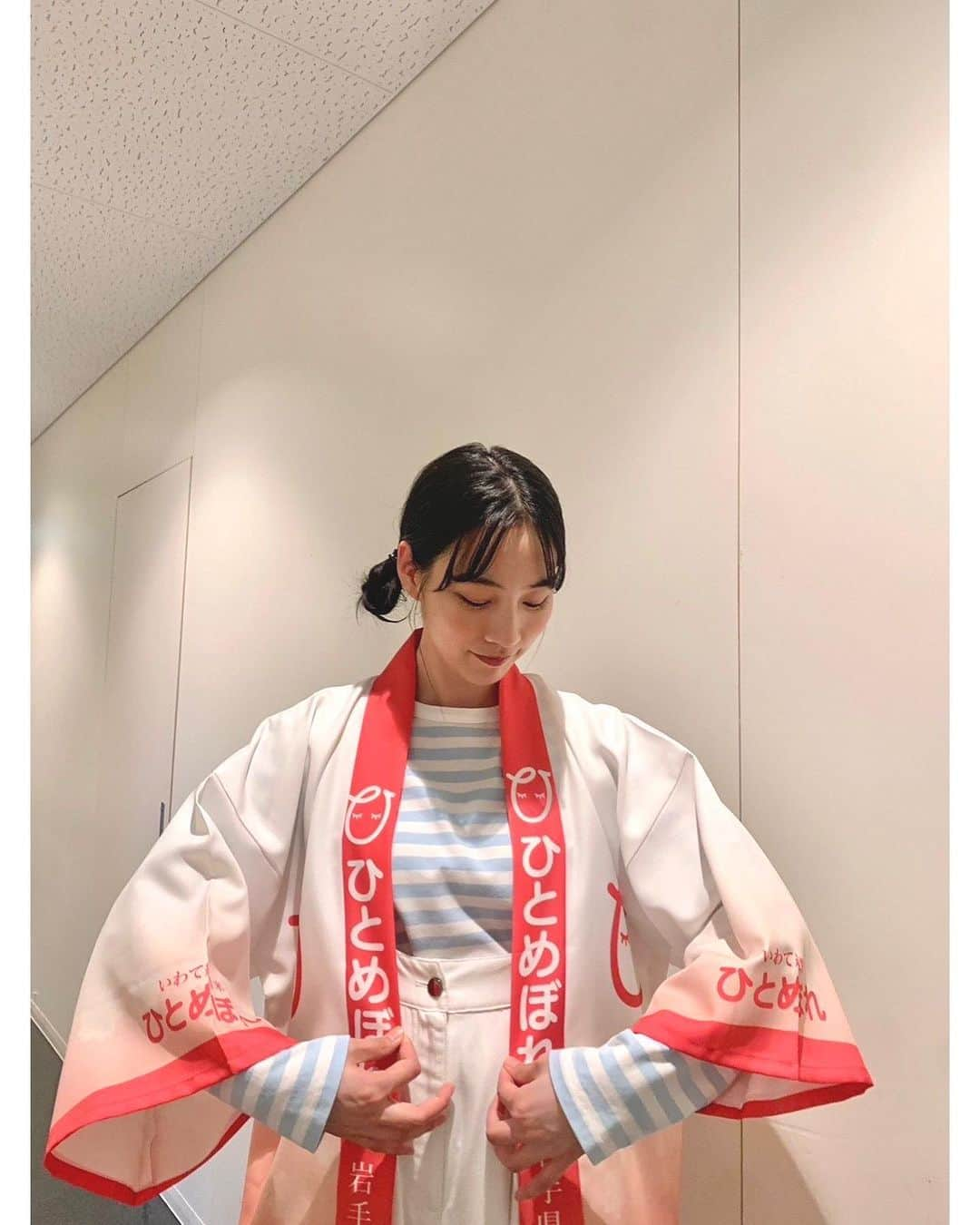 のん（能年玲奈）さんのインスタグラム写真 - (のん（能年玲奈）Instagram)「絵馬結ぶの楽しかった。 絵を書いている人がたくさんいて見応えがあった🫶  Styling: @izumimachino Hair&Make up: Shie Kanno  #いわて純情米 #神田明神」9月27日 21時25分 - non_kamo_ne