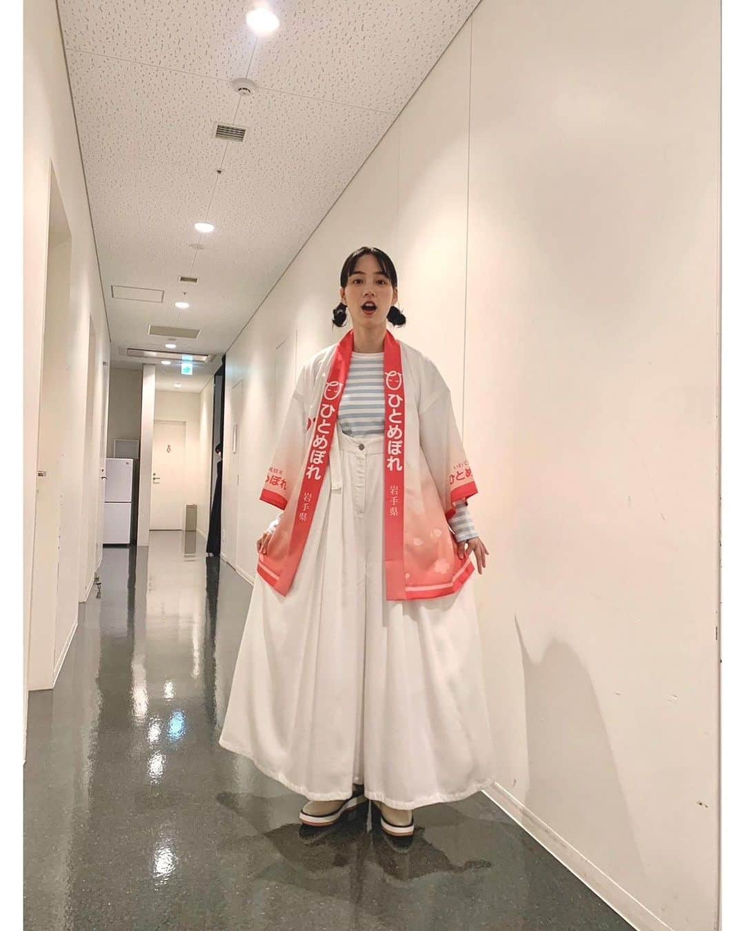 のん（能年玲奈）さんのインスタグラム写真 - (のん（能年玲奈）Instagram)「絵馬結ぶの楽しかった。 絵を書いている人がたくさんいて見応えがあった🫶  Styling: @izumimachino Hair&Make up: Shie Kanno  #いわて純情米 #神田明神」9月27日 21時25分 - non_kamo_ne