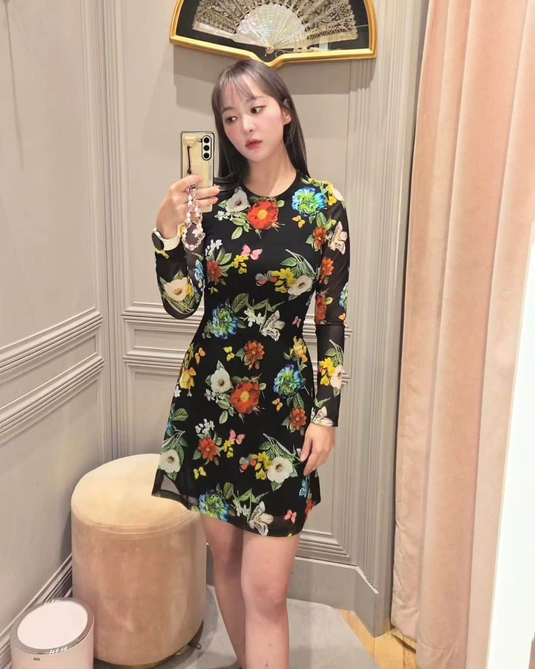 会社員J（会社員Aちゃん）さんのインスタグラム写真 - (会社員J（会社員Aちゃん）Instagram)「このお洋服、一目惚れして タイで買ったけど、 韓国のみんなからは結構不評が多くて😂 みんなはどう思う？」9月27日 21時25分 - acyan_dayo
