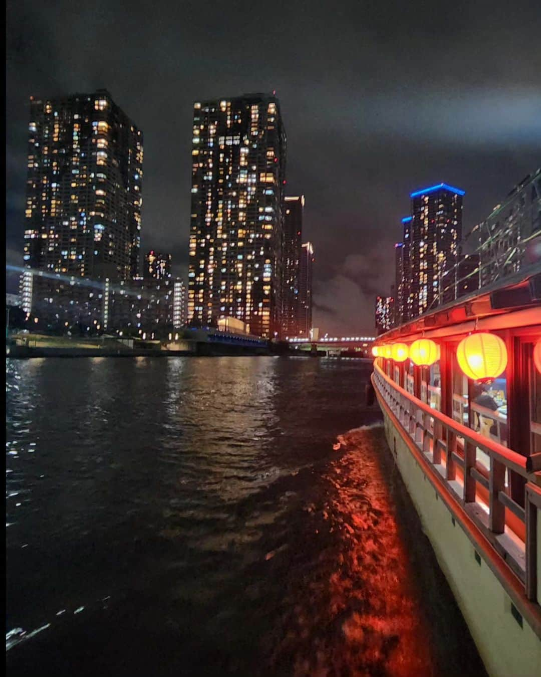 yukapinさんのインスタグラム写真 - (yukapinInstagram)「＼Summer memories／  初めての屋形船🛥️🤍 タイタニックごっこできるよ おすすめw  #屋形船 #貸し切りパーティー」9月27日 21時25分 - yukarepo0314