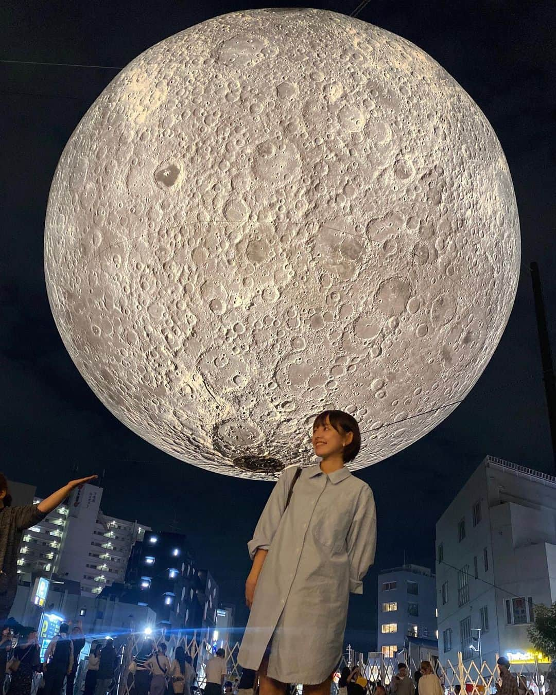 柳生みゆさんのインスタグラム写真 - (柳生みゆInstagram)「下北におっきな月🌕 #ムーンアートナイト下北沢」9月27日 21時28分 - miyu_yagyu