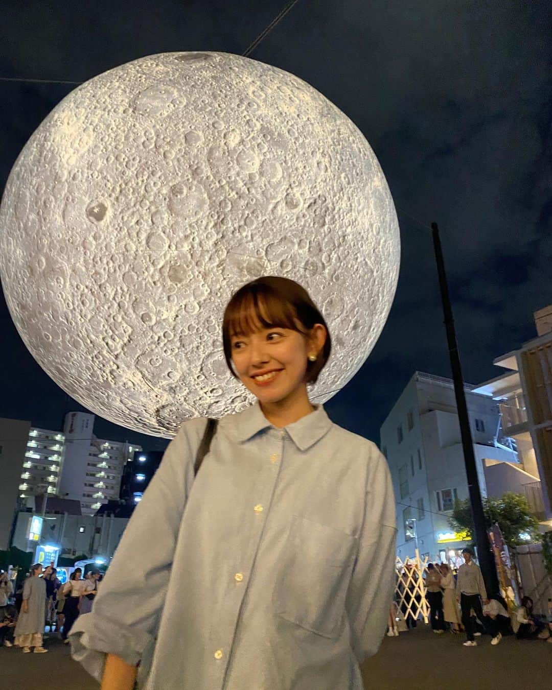 柳生みゆのインスタグラム：「下北におっきな月🌕 #ムーンアートナイト下北沢」