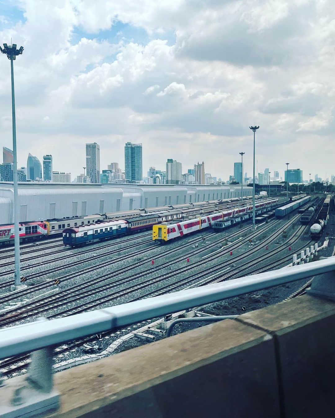 一岡伶奈さんのインスタグラム写真 - (一岡伶奈Instagram)「タイの思い出🇹🇭 第二弾  タイの鉄道達🚃  #一岡伶奈  #beyooooonds  #chicatetsu  #ハロプロ  #アイドル  #idol #タイ  #タイ鉄道」9月27日 21時30分 - reina_ichioka.official