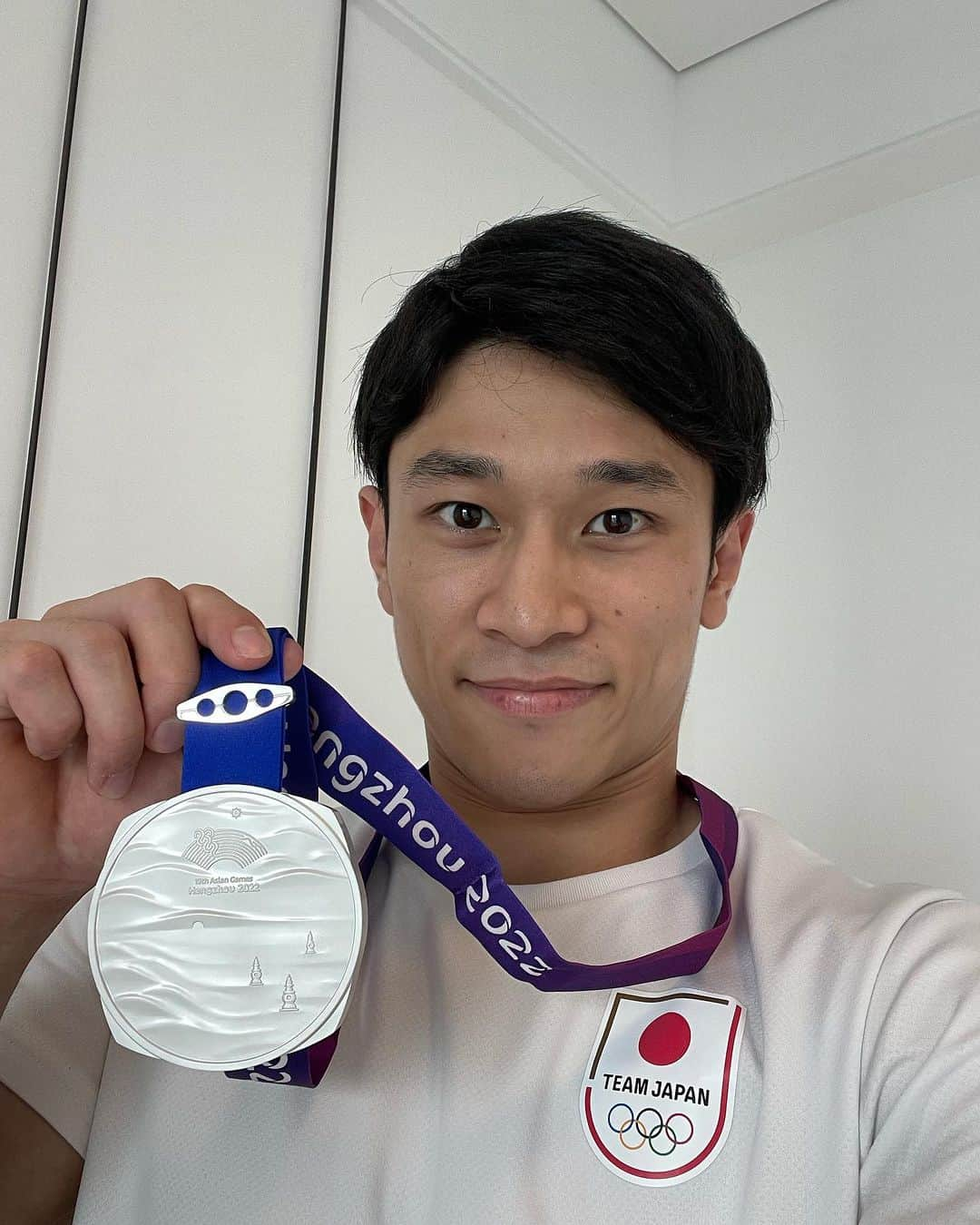 谷川航のインスタグラム：「TEAM JAPANの応援ありがとうございます😊 明日の種目別も応援よろしくお願いします🫡 ゆか、つり輪に出場します！  #TEAMJAPAN #がんばれニッポン #アジア大会 #Asiangames #体操」