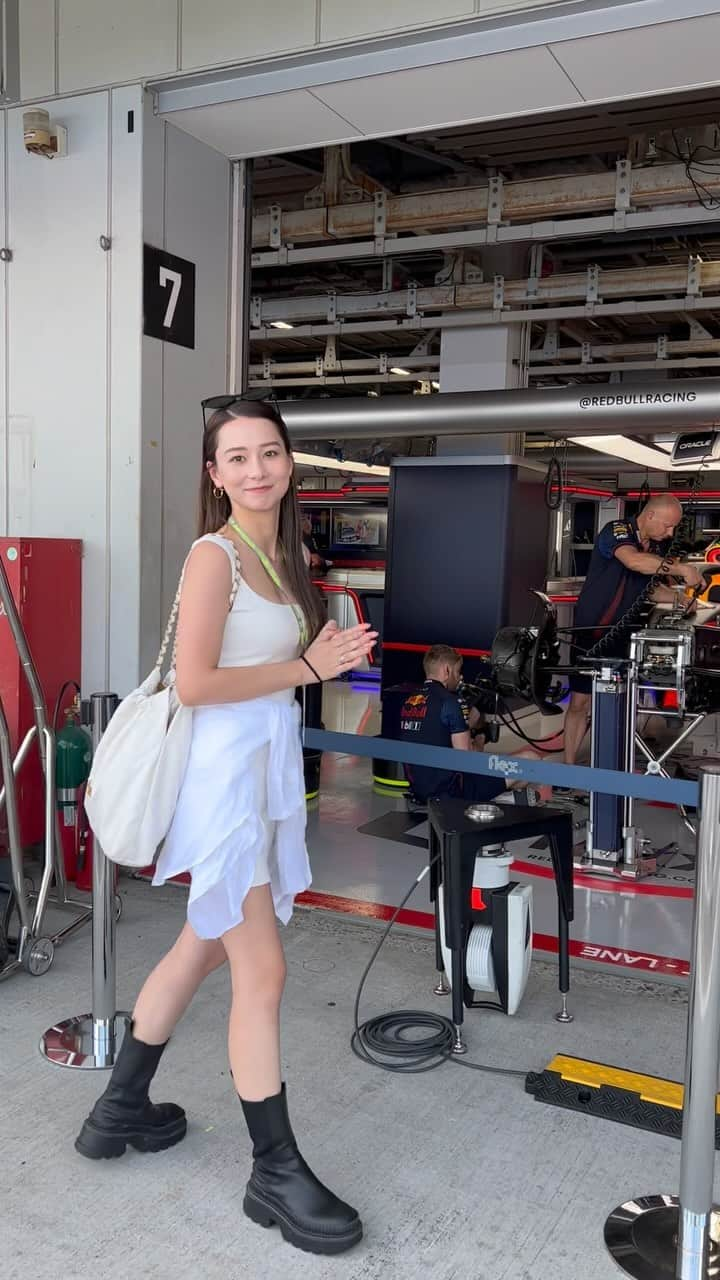 丹羽仁希のインスタグラム：「今年も @f1 #japanGP 行ってきました🏎️🔥  最高😆　ハンドルテンション上がったー🔥 Thank you @redbullracing @redbulljapan」