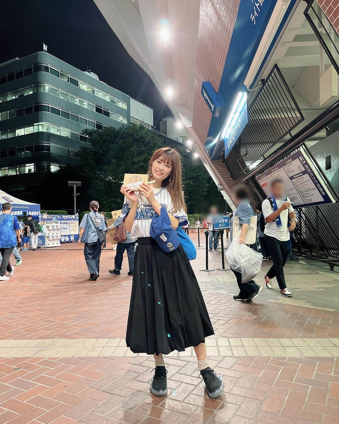 西澤由夏のインスタグラム：「7月ぶりの現地観戦！！ 球場でもティータイム☕️ #baystars」