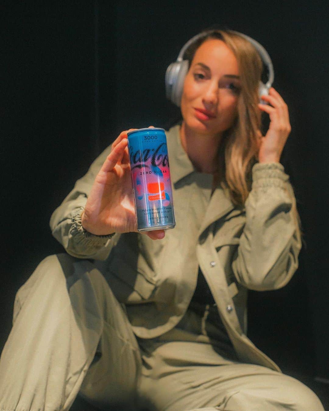コソヴァレ・アスラニのインスタグラム：「The future is here with Coca-Cola 3000 Zero Sugar 💥 #CocaColaCreation」