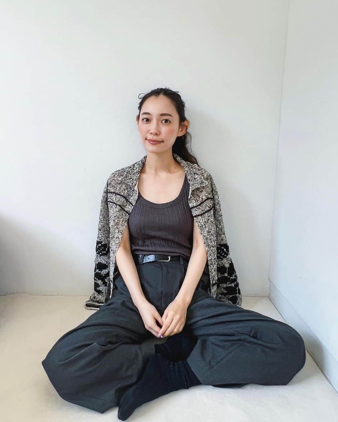 阿久津ゆりえのインスタグラム：「週の真ん中水曜日☺︎ 気がついたら9月が終わりそうです💭」