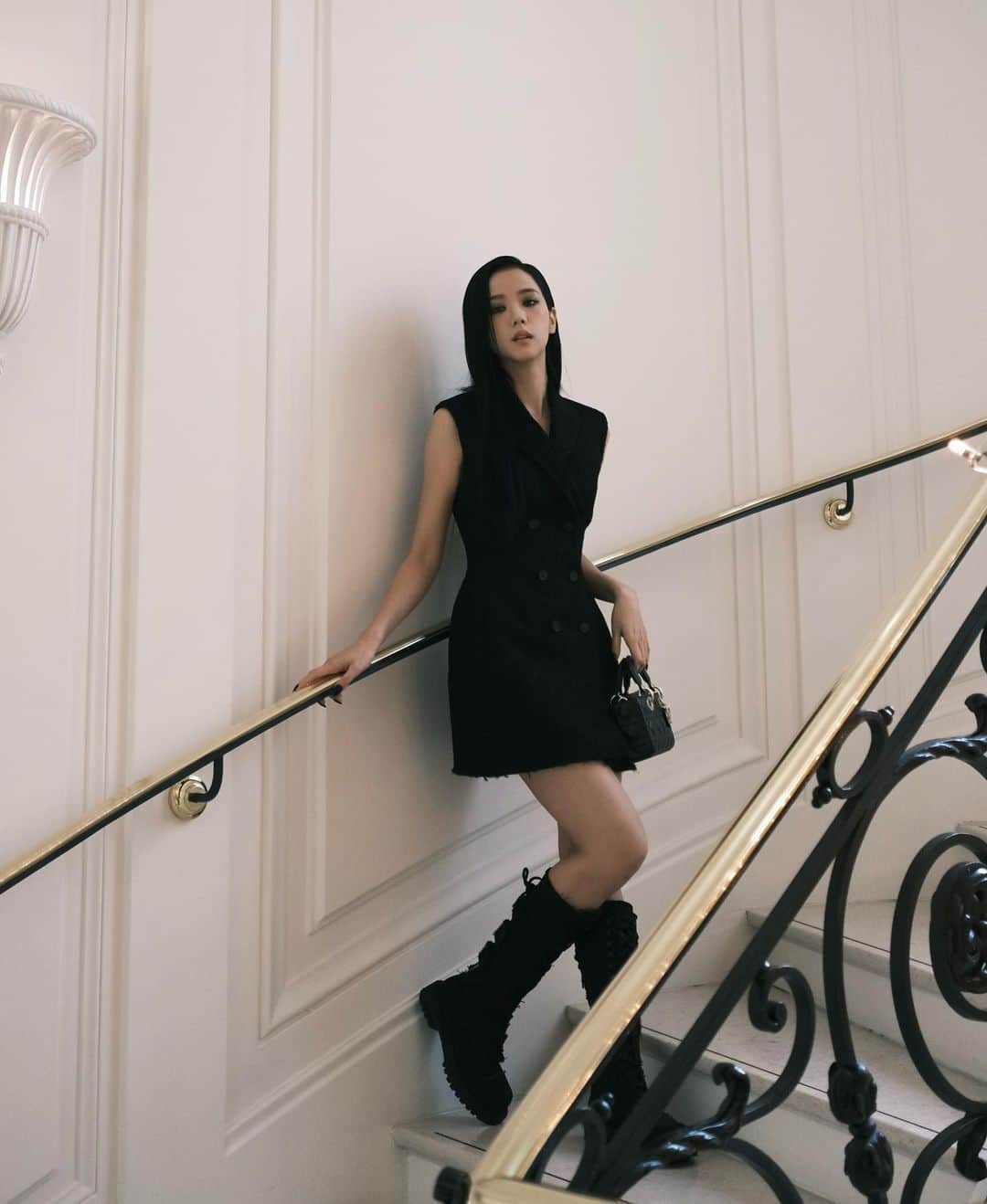 ジスさんのインスタグラム写真 - (ジスInstagram)「Special day with @Dior 🖤 #DiorSS24 @MariaGraziaChiuri」9月27日 21時58分 - sooyaaa__