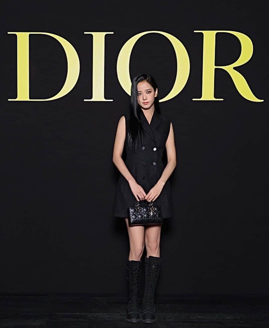 ジスさんのインスタグラム写真 - (ジスInstagram)「Special day with @Dior 🖤 #DiorSS24 @MariaGraziaChiuri」9月27日 21時58分 - sooyaaa__