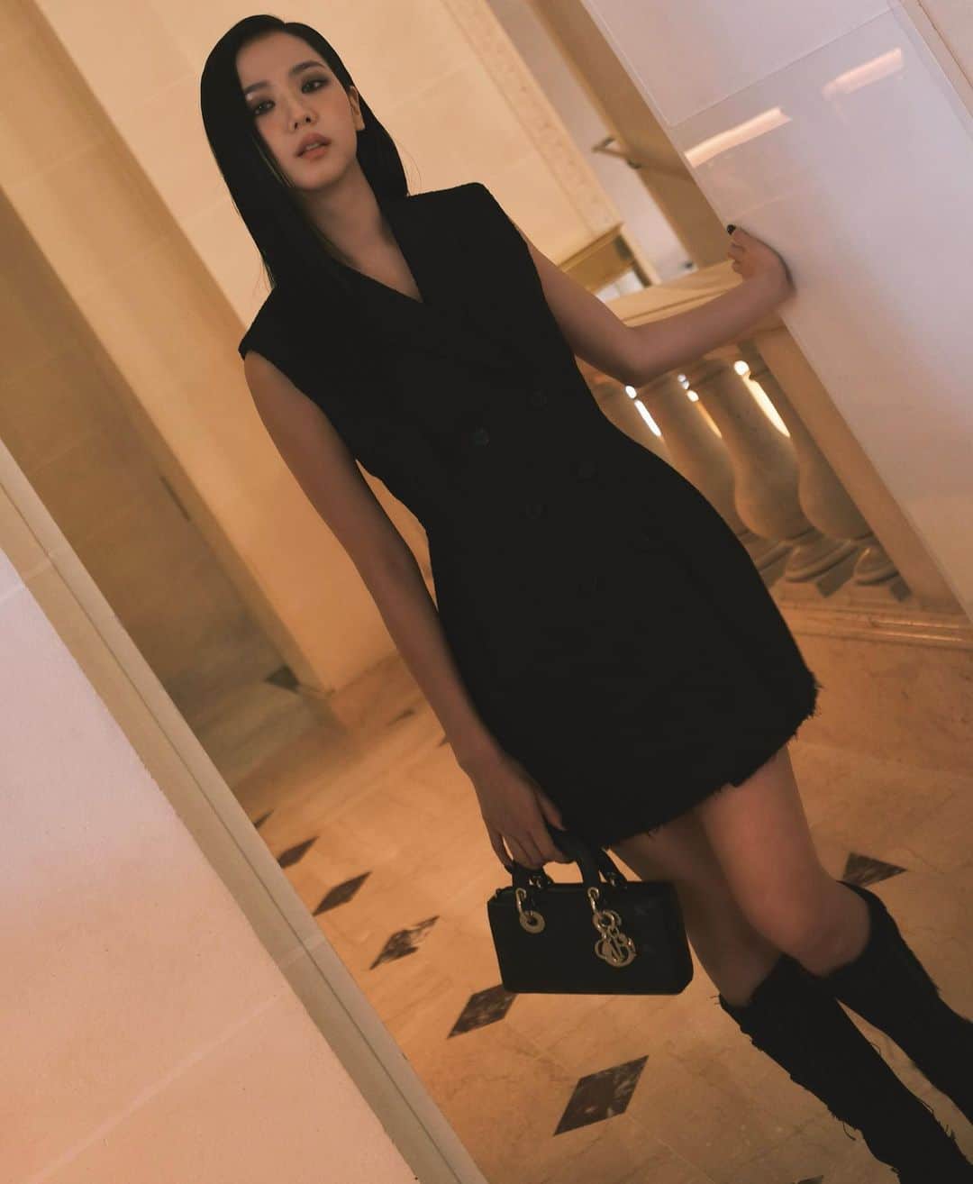 ジスさんのインスタグラム写真 - (ジスInstagram)「Special day with @Dior 🖤 #DiorSS24 @MariaGraziaChiuri」9月27日 21時58分 - sooyaaa__