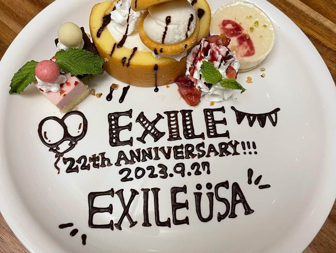 USAさんのインスタグラム写真 - (USAInstagram)「EXILE 22周年㊗️ いつも応援してくださりありがとうございます。  今日は居酒屋えぐざいるで皆さんと乾杯できて幸せでした♪」9月27日 22時12分 - exileusa_danceearth