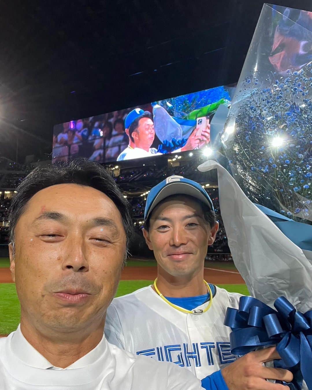 宮本慎也のインスタグラム：「今日は日本ハムファイターズ谷内選手の引退試合にサプライズゲストで行きました！  やちくん 11年間お疲れ様でした！」