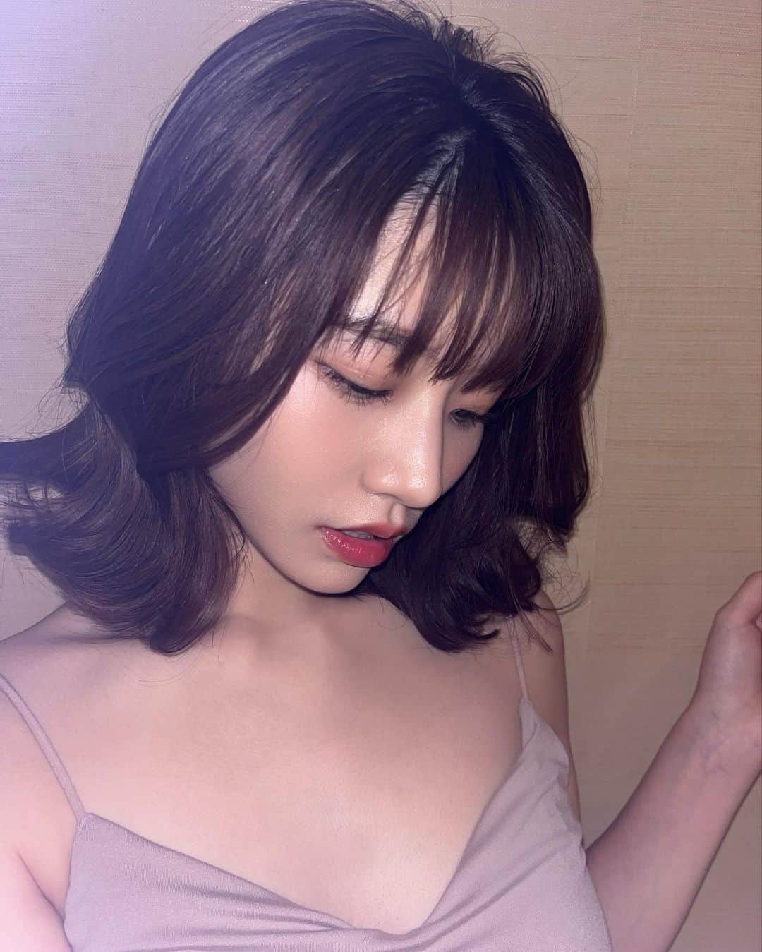 河北彩花のインスタグラム：「⁡ ⁡なんかいい感じに撮れた📸  ⁡ 他の人が撮ってるみたいだけど これ自撮りなの！ 気がついた人いるかな？？🤍🤍   #外カメフラッシュ  #📸」