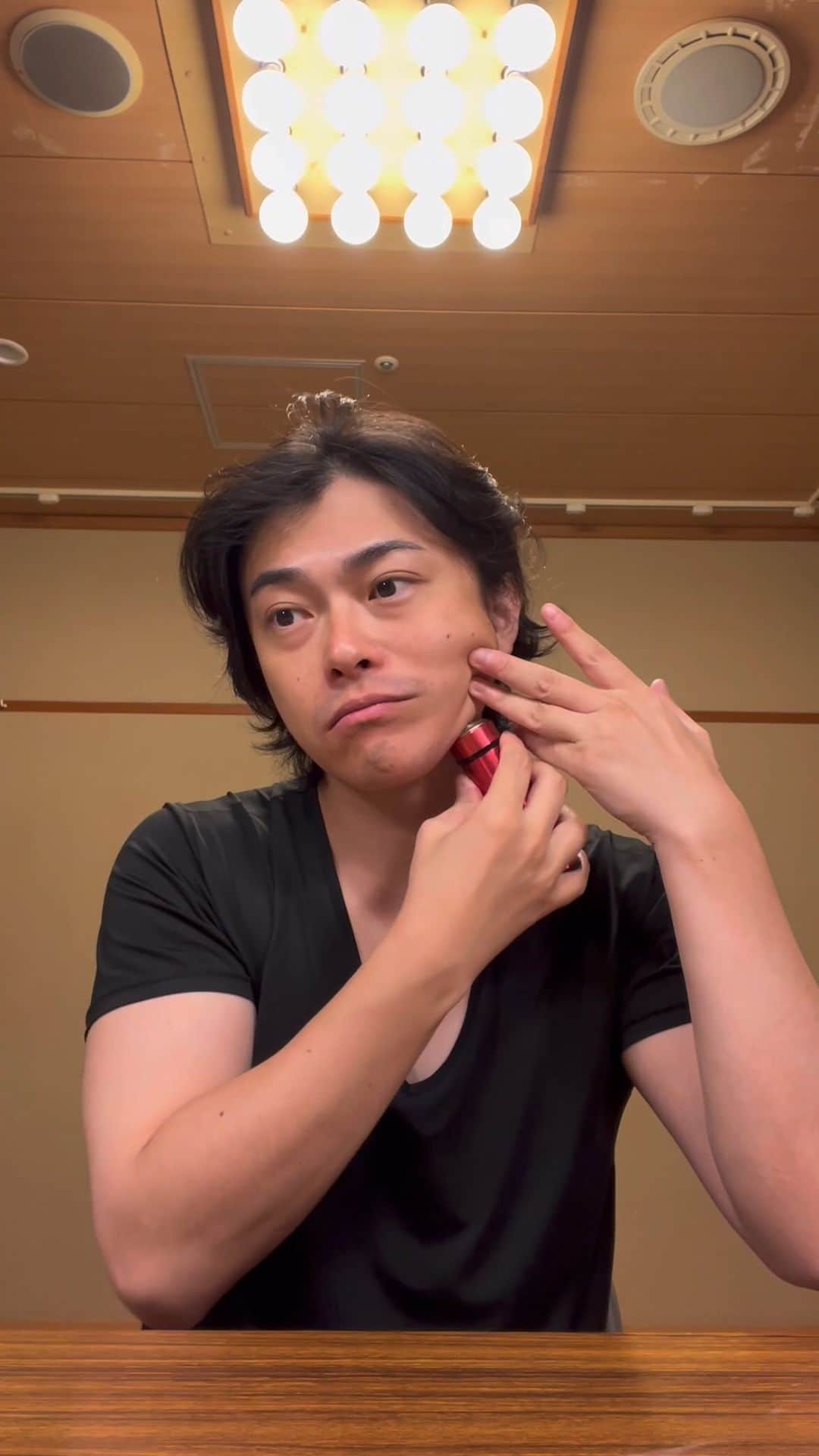 勝地涼のインスタグラム：「誰にも需要のない メイク動画だよ💄💋 アダムができるまで💃  バーバラが編集してくれたよ🧏‍♀️」