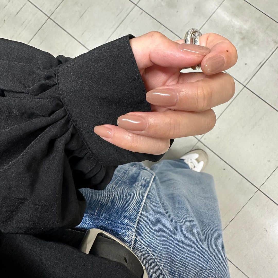 えりんこのインスタグラム：「new nail  肌馴染みのいいピンクベージュは 指が綺麗に見えます😊 #erincoネイル」