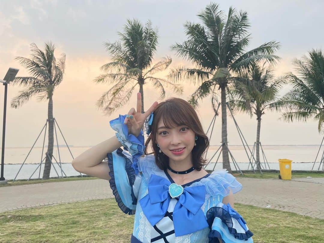 辻野かなみさんのインスタグラム写真 - (辻野かなみInstagram)「❤︎  ⁡ かわいいメモリアル発売日💓 MV撮影の日にインドネシアの日の出見れたよ☀️ ⁡ オリコンデイリーランキング3位✨ ありがとうございます☺️🎶 本当に全部いい曲✨ ⁡ ラジオ日本「晴れときどき超ときめき♡宣伝部」の公開収録もとても楽しかったです😆🤍 長くお世話になってる番組！！ もっとたくさんの方に愛し頂けるように頑張っていきます🥰 是非、聴いてねっ🎶 ⁡ ⁡ #辻野かなみ　#かなみん　 #超ときめき宣伝部　#超とき宣 #𝗂𝗇𝗌𝗍𝖺𝗀𝗈𝗈𝖽 #𝗂𝗇𝗌𝗍𝖺𝗅𝗂𝗄𝖾 #𝖿𝗈𝗅𝗅𝗈𝗐𝗆𝖾 #𝗅𝗈𝗏𝖾 #데일리룩　#데일리룩코디　#패션	#오오티디 #데일리　#좋아요　#팔로우」9月27日 22時11分 - kanami_tsujino_official