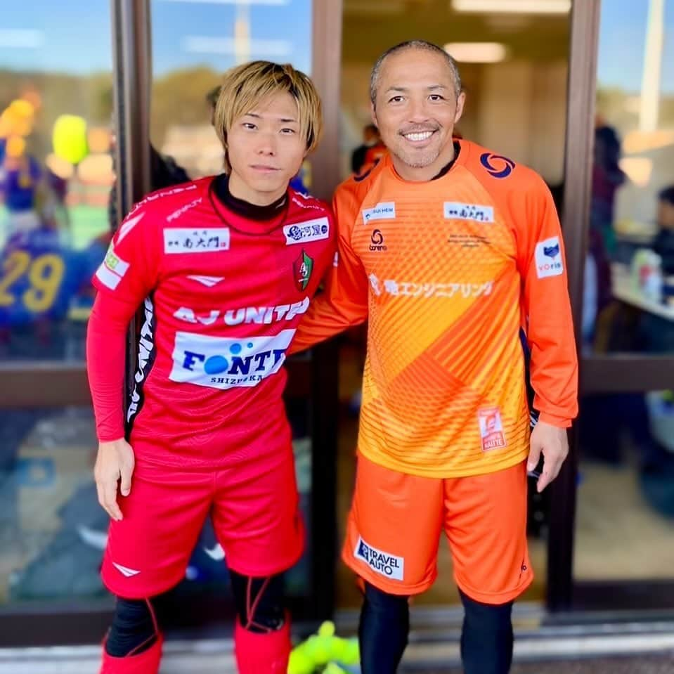 AJ UNITEDさんのインスタグラム写真 - (AJ UNITEDInstagram)「小野選手とサッカーできたのは僕の人生の中で宝物です。 39年間お疲れ様でした。 これからも活躍応援しています。  #小野伸二 #引退 #ありがとう」9月27日 22時19分 - a_i_n_s_t_a