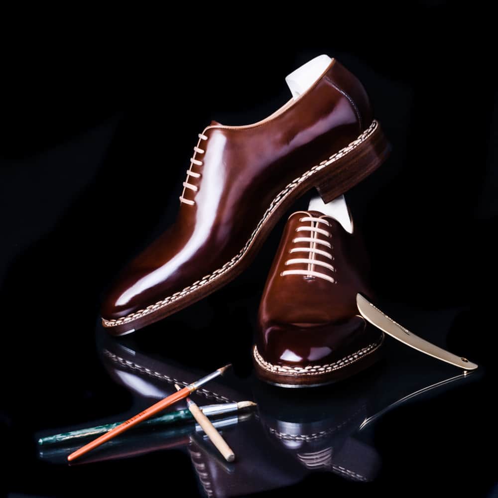 のインスタグラム：「A whole cut with a whole lot of character. Adorned with a contrasting Norwegian welt, piping and laces, these whole cuts eschew convention in favour of creativity.⁣ #shoes #handmadeshoes #madetoorder #mtoshoes #bespokeshoes #handwelted #shoeporn #madebyhand #shoestagram #agentlemanschoice #onlyforgentlemen」