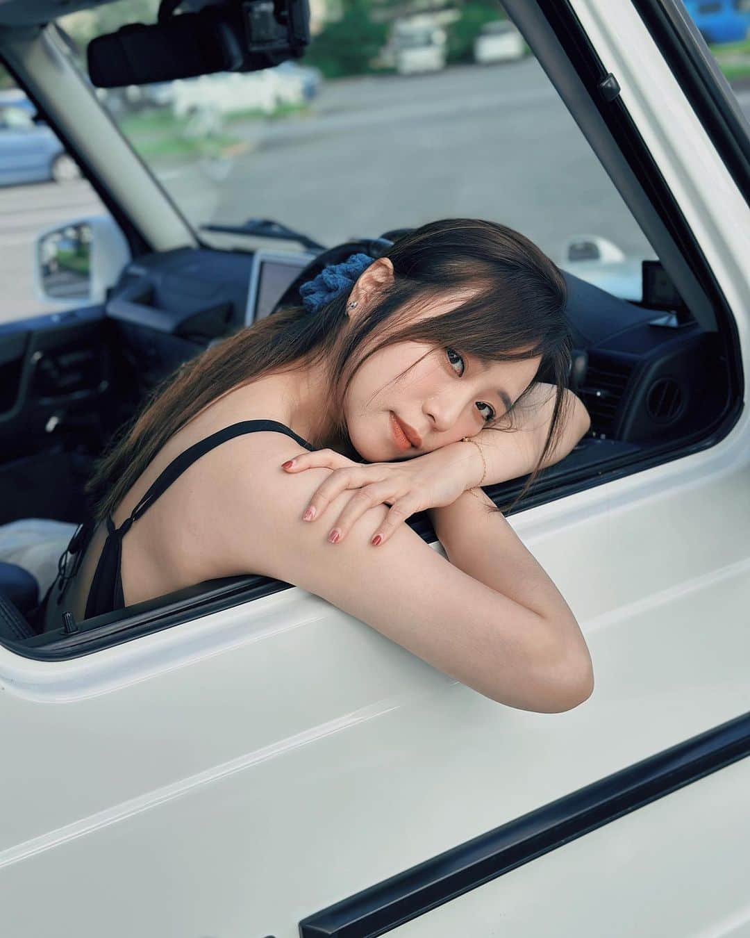 鄭茵聲のインスタグラム：「這趟沖繩 萬萬沒想到 我能租到我夢想中的車款 G class 趴趴走 幸運的遇到沖繩Gcar女王 @dianabb712 所經營的租車公司 重點只租大G別的沒有 我傻眼  如果你也想跟我一起帥噴奔馳沖繩 給你們管道 自行選擇 白黑籃紅銀應有盡有 @big.g.rentacar  你們可以報報看是茵聲介紹 看有沒有打折  有報可能有機會 沒打折就算了😂 #沖繩之我好美 攝影師： @hitoshi_kadekaru @gillingraze」
