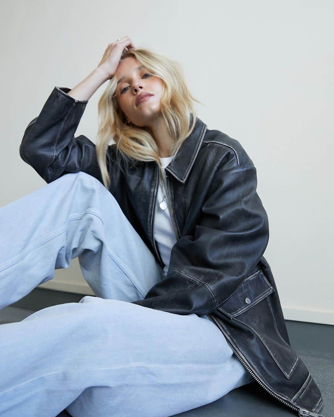 トップショップのインスタグラム：「Laidback leather - the 90’s are calling  Topshop leather zip jacket [131550607]」