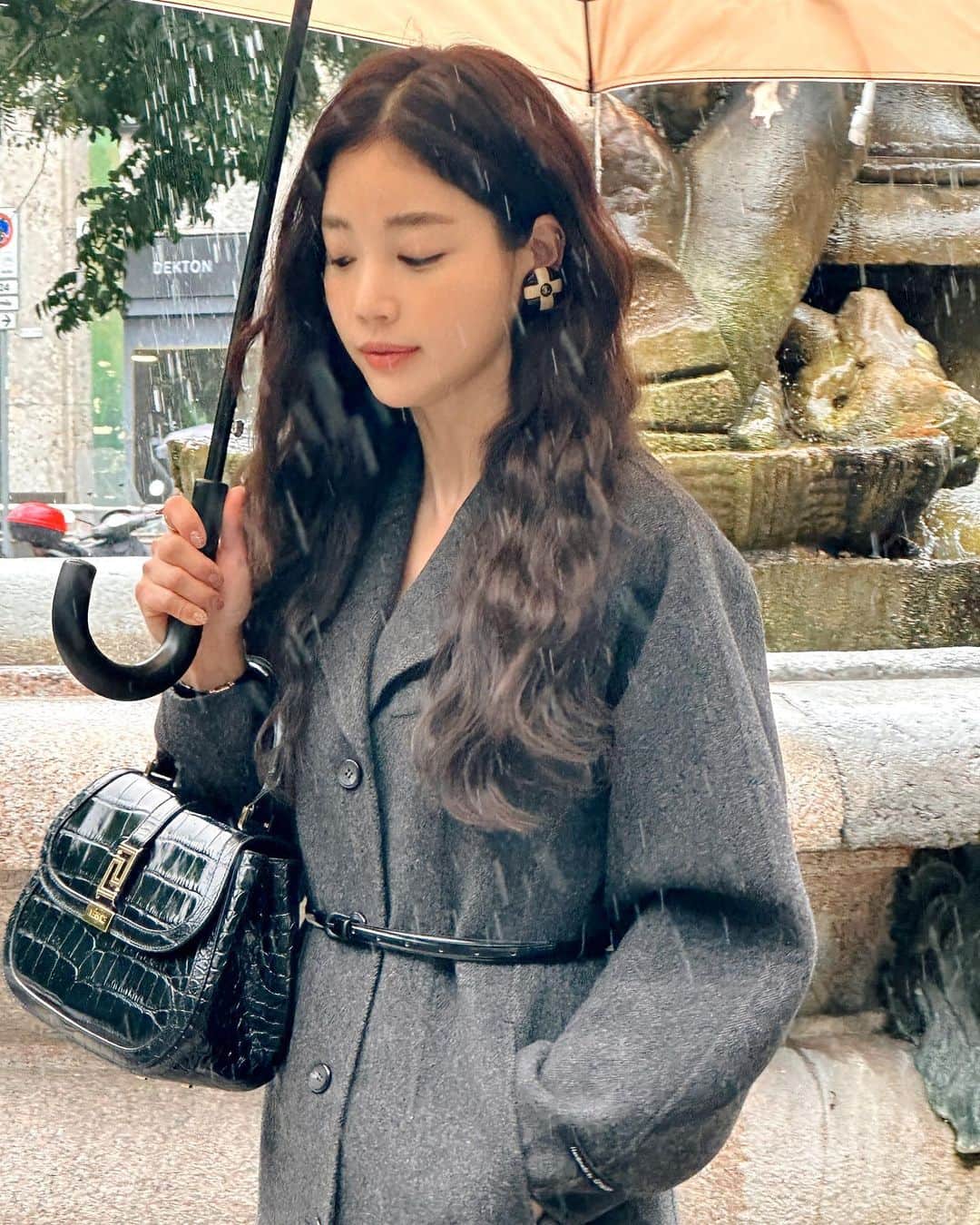キ・ウンセさんのインスタグラム写真 - (キ・ウンセInstagram)「날씨가 오락가락 비가 왔다 안왔다  밀라노. 그래도 오랜만에 하루하루  정신없이 보내는 날 들이 참 좋았다. . . #kiootd🌿 #ootd」9月27日 22時32分 - kieunse