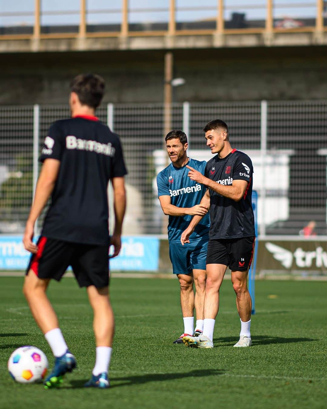 バイエル・レバークーゼンさんのインスタグラム写真 - (バイエル・レバークーゼンInstagram)「So good to see you back on the pitch with the team, Patrik! 👍😍  #Schick #Bayer04 #Werkself」9月27日 22時33分 - bayer04fussball