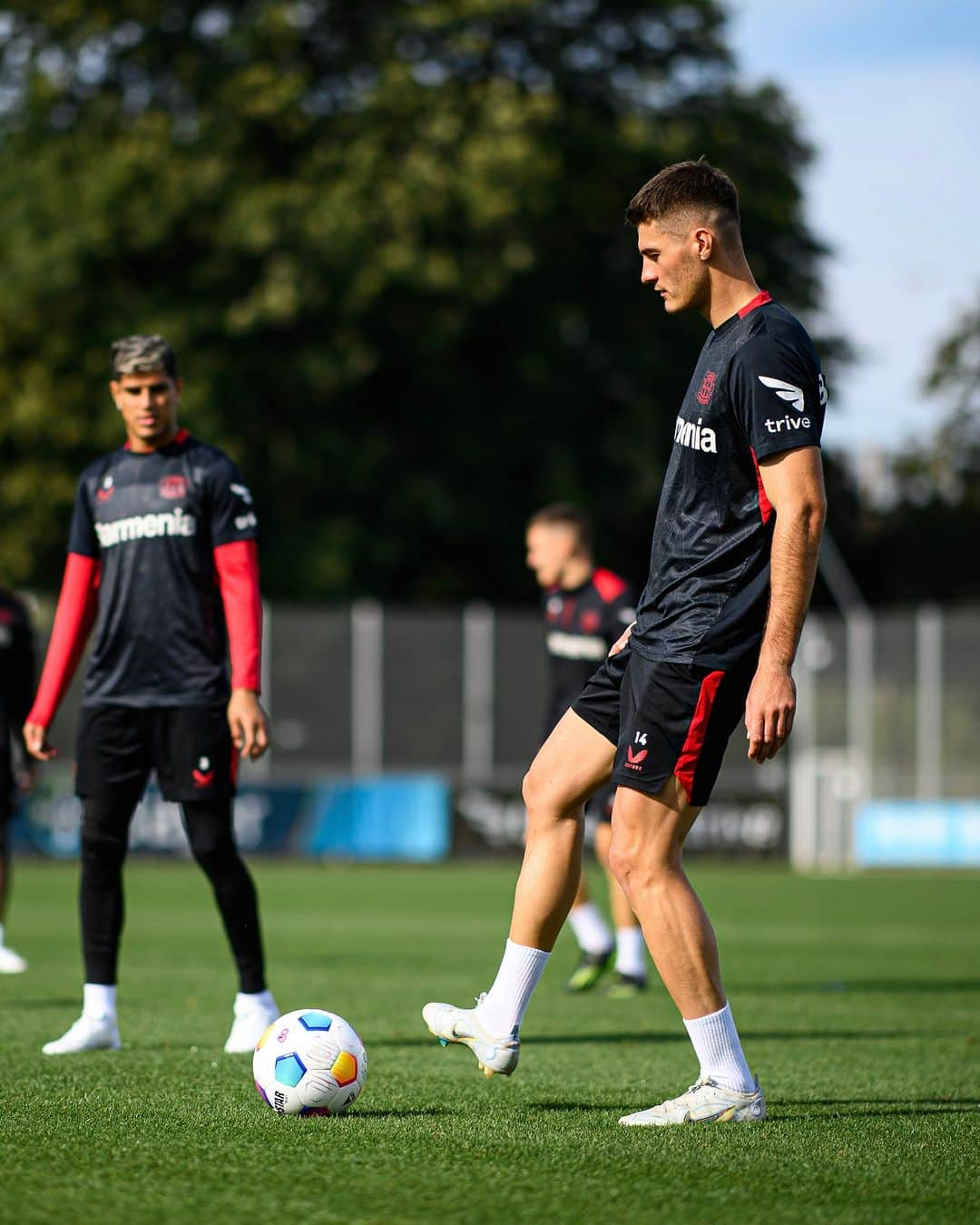 バイエル・レバークーゼンさんのインスタグラム写真 - (バイエル・レバークーゼンInstagram)「So good to see you back on the pitch with the team, Patrik! 👍😍  #Schick #Bayer04 #Werkself」9月27日 22時33分 - bayer04fussball