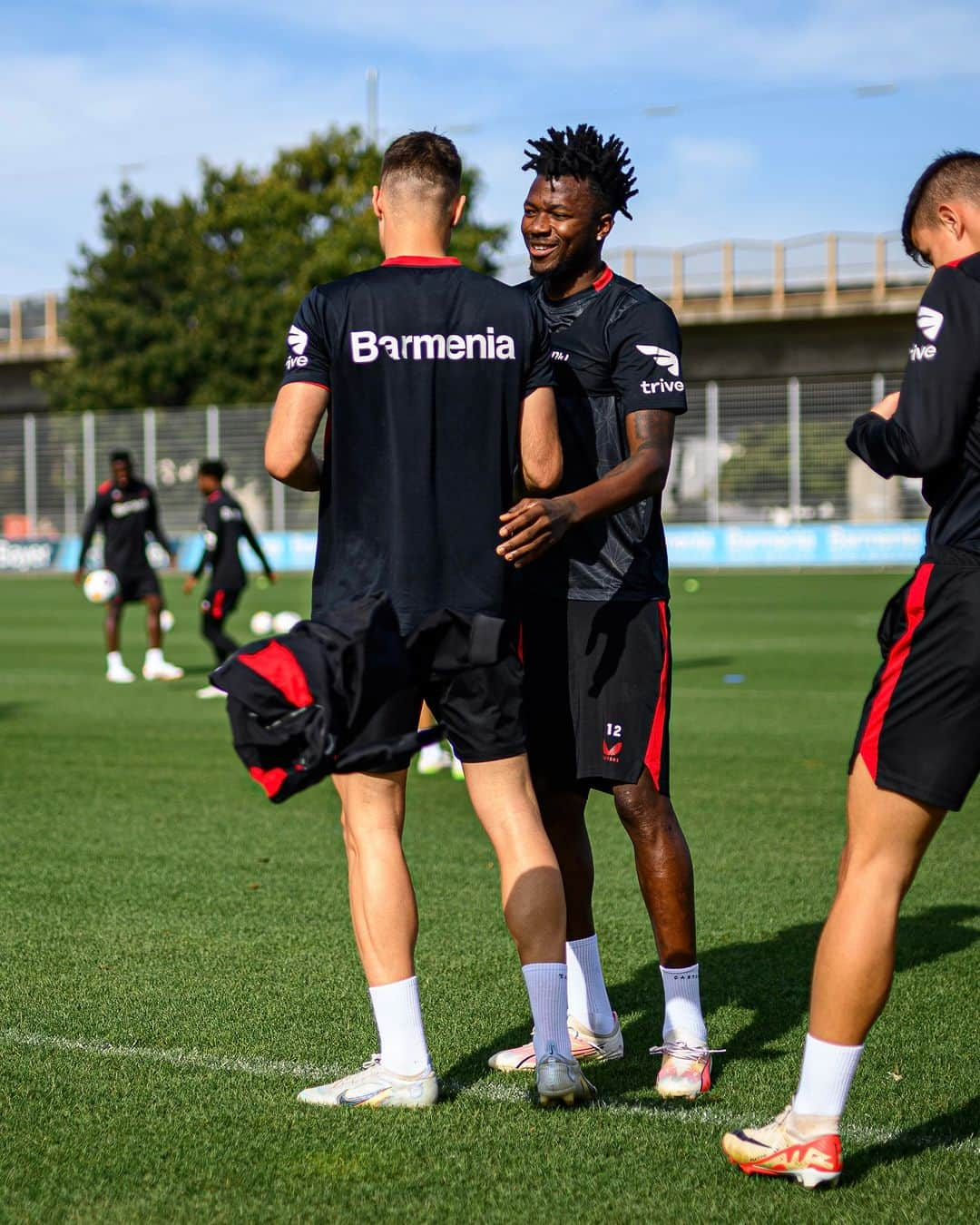 バイエル・レバークーゼンさんのインスタグラム写真 - (バイエル・レバークーゼンInstagram)「So good to see you back on the pitch with the team, Patrik! 👍😍  #Schick #Bayer04 #Werkself」9月27日 22時33分 - bayer04fussball