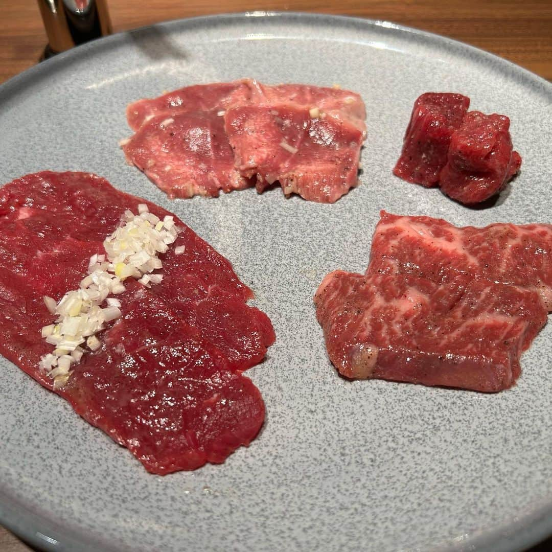 はるちゃんさんのインスタグラム写真 - (はるちゃんInstagram)「#焼肉ホルモンうしごろ銀座店  弟と行ってきた😋 全部美味しかったしランチでこれだけ食べれて満足😚 ホルモンが苦手な人も楽しめる正肉コースにした🍖  ホルモンの看板を掲げてる焼肉うしごろで圧倒的な“肉力”で正肉も楽しめるのもポイント◎  #pr    #銀座焼肉 #焼肉 #焼肉ランチ #うしごろ#銀座ランチ #銀座 #銀座グルメ #東京グルメ #グルメ #焼肉好き #いいね返し #l4l #f4f #lunch #ginza #ginzalunch #ushigoro #グルメ好きな人と繋がりたい #グルメ女子 #東京ランチ」9月27日 22時33分 - haru_323