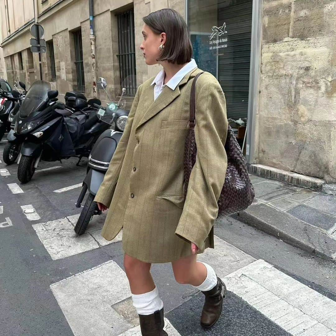 Margarida Corceiroさんのインスタグラム写真 - (Margarida CorceiroInstagram)「#stealthelook Sem ideias para os próximos outfits? Então este post é para si!  Descobrimos o Instagram da @lara_bsmnn e trouxemos 5 looks para se inspirar.  #luxwoman #repost @lara_bsmnn #outfit #inspo #inspiraçãododia #moda」9月27日 22時38分 - luxwoman_pt