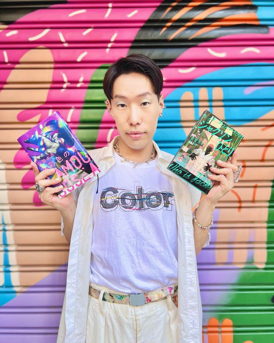 坂口涼太郎さんのインスタグラム写真 - (坂口涼太郎Instagram)「🔵🟣🔵🟡🟢🔵🟠🔴⚫️ 貪るように読み耽り、ぶちあがらせていただきました。  ホセさんの言葉の息吹で踊ってた  #迷彩色の男 #ジャクソンひとり #安堂ホセ  @joseando_insta」9月27日 22時40分 - ryotarosakaguchi