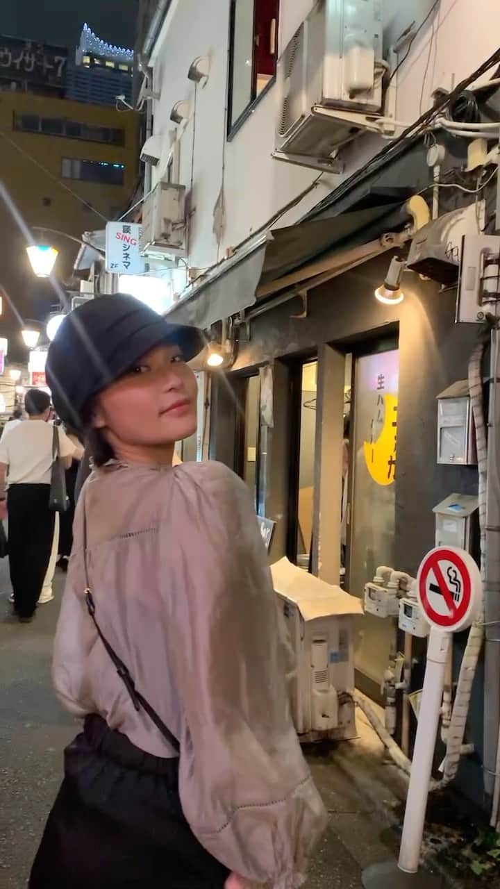 のインスタグラム：「ゴールデン街久々に通ったんだけど観光客がたくさんいてコロナ前の活気が戻ってた☺️」