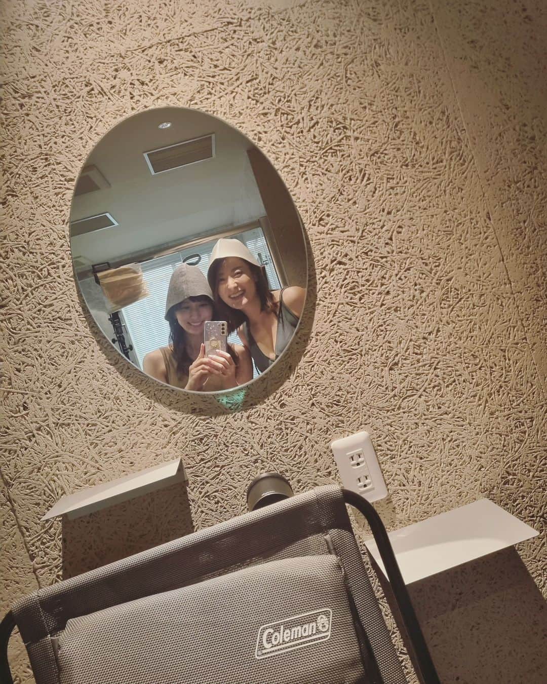 岸田彩加のインスタグラム：「ちゃみに久しぶりに会えたお仕事♥ 音使わない動画だったので、土地が高いとか、授乳が、とかのはなししてた😂カメラマンさんごめんなさい🐶」