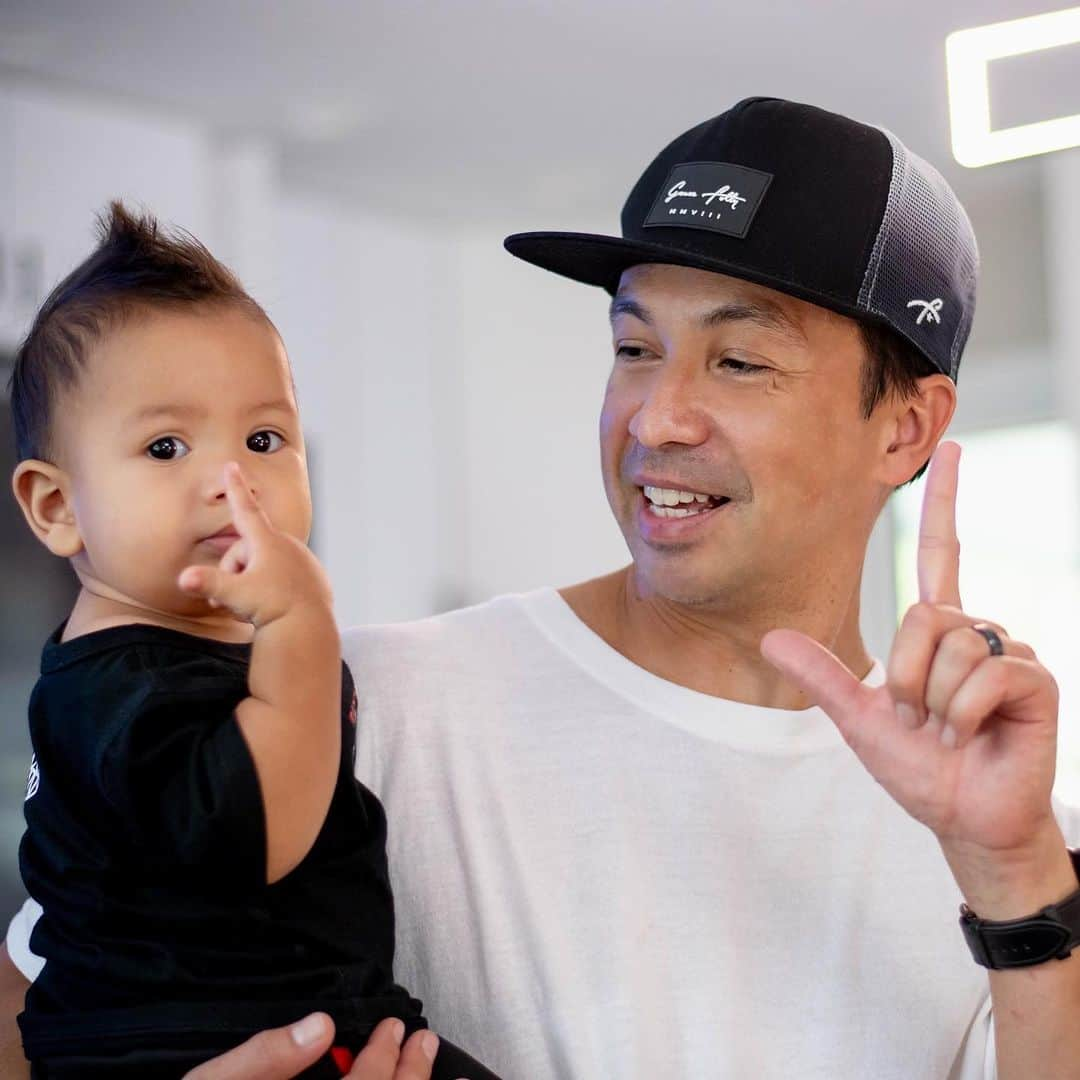 レイドバック・ルークさんのインスタグラム写真 - (レイドバック・ルークInstagram)「Baby LJ’s first L’s up! 🥳」9月27日 22時53分 - laidbackluke