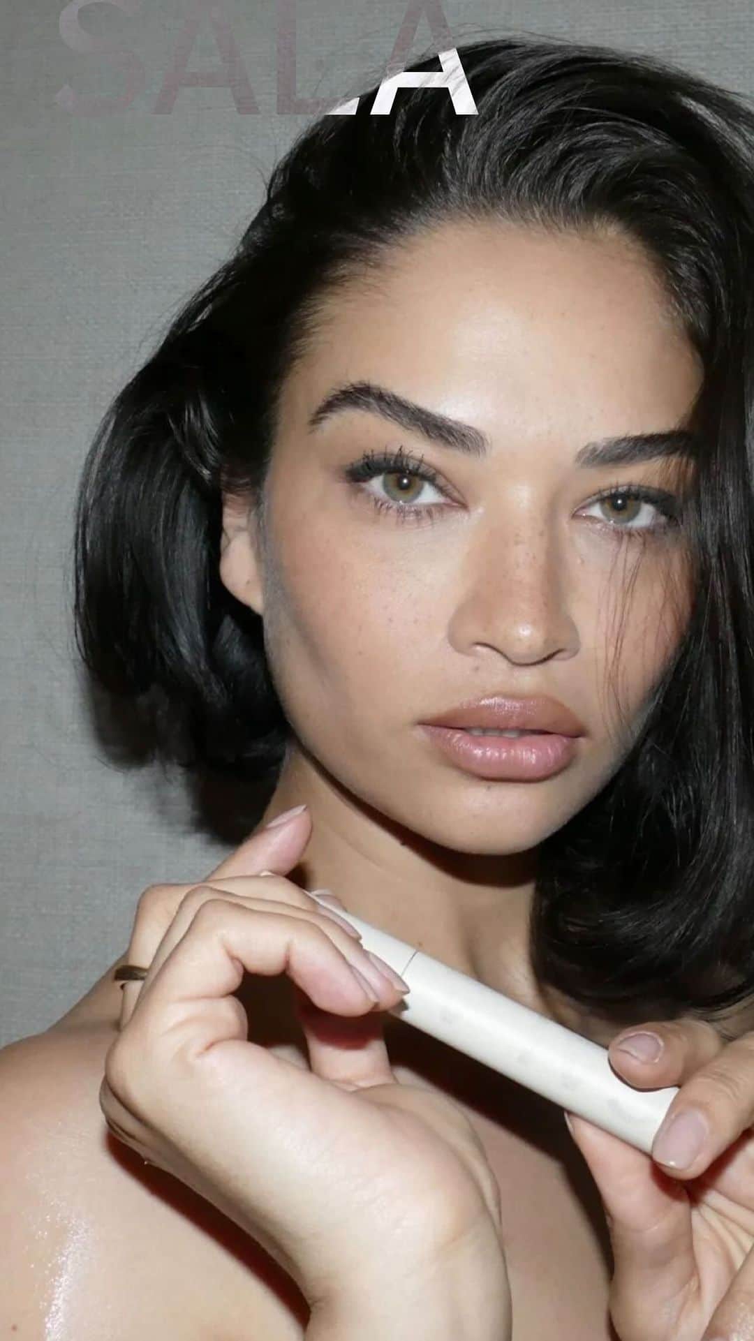 シャニーナ・シャイクのインスタグラム：「Before and After from @salabyshanina @beaubble @kulikulikulik  Make sure to purchase your Nostalgic Nineties mascara at salabyshanina.com」