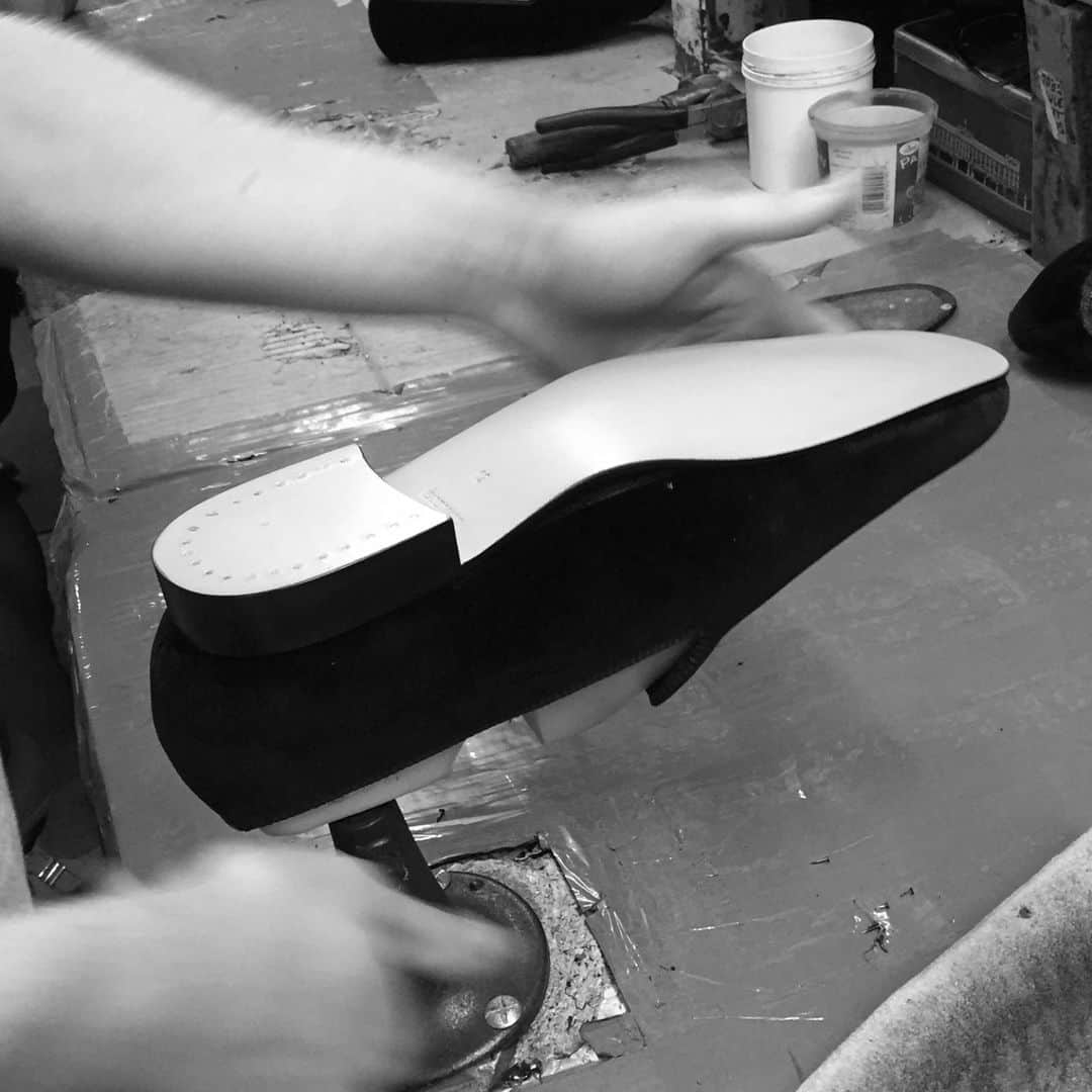 クロケット&ジョーンズさんのインスタグラム写真 - (クロケット&ジョーンズInstagram)「Special Order Slipper Event - This Saturday, our well-respected slipper maker, ‘Bowhill & Elliott’ will be in our 92 Jermyn Street store, showcasing the art of hand making fine slippers. . For more information, click the link in our bio.  . #crockettandjones #madetobeworn #slippers #specialorder」9月27日 23時00分 - crockettandjones_official