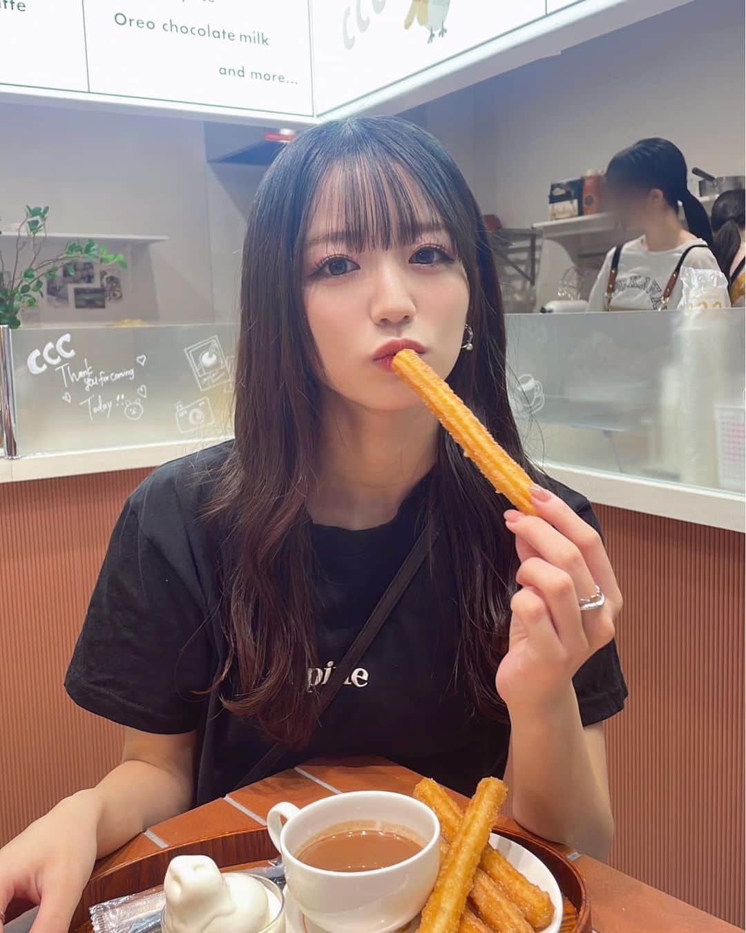 坂田心咲のインスタグラム：「. チュロス食べた(*˘ ³˘)♡♡♡  #NMB48 #坂田心咲 #アイドル #05 #jk #ljk #hapakristin #coucouchurros #チュロス #梅田 #梅田カフェ #hepfive #épine #epine」