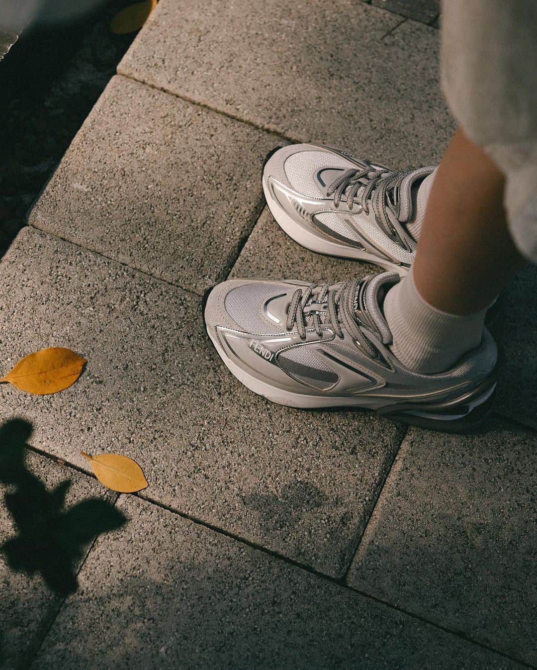 徐琁さんのインスタグラム写真 - (徐琁Instagram)「搶先穿了超可愛的FENDI First 1 Sneaker 極好穿好喜歡啦ㄧ直想奔跑🥹❤️‍🔥 #FendiFirst1 @fendi」9月27日 23時14分 - cos55555