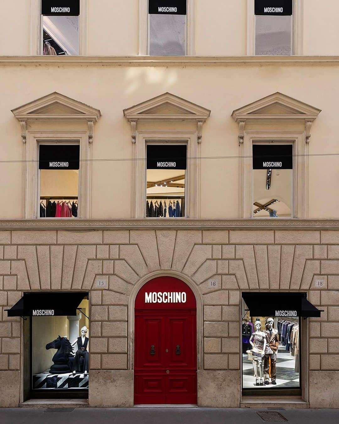 Moschinoのインスタグラム：「Our home in Rome. The past meets the present at our new flagship store on Via del Babuino 16. The building retains its Baroque character, while graphic curves and interior pieces by our founder, Franco Moschino, add a unique #Moschino flair.  Stop by to shop our ready-to-wear collections for women, men, children and accessories, as well as the new M05CH1N0 JEANS line.」