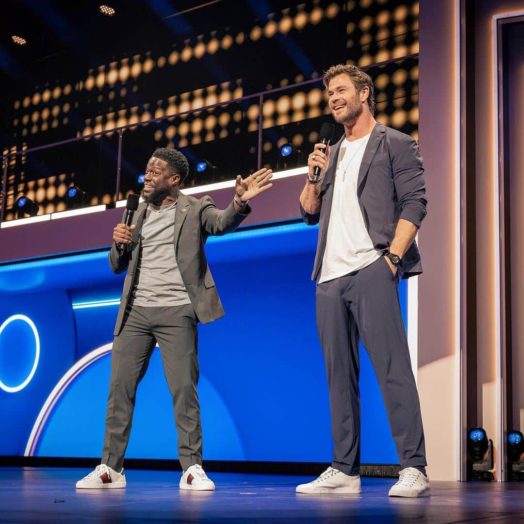 クリス・ヘムズワースのインスタグラム：「Earlier this summer, I had the opportunity to introduce @centrfit’s new products to the @walmart team (and @kevinhart4real). It was an honor to share our products, designed to support health and wellness journeys at every level. 💪 Bringing @centrfit to @walmart was an incredible way to help us in our mission to make holistic health and wellness accessible for all. Our range of in-home equipment can be used alone or can be seamlessly integrated with the @centrfit app.   Be sure to check online or in-store at @walmart to order yours today.」