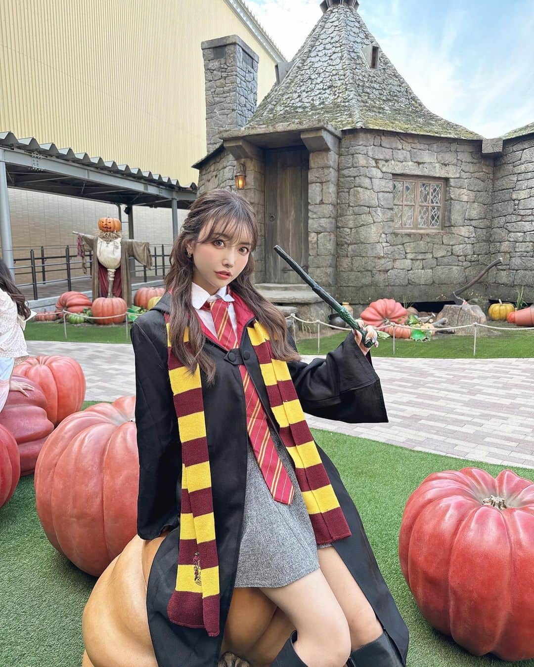 吉川ちえさんのインスタグラム写真 - (吉川ちえInstagram)「【🎀🪄︎︎✡️❕❤️‍🩹】 . ちかさんと豊島園にある ワーナーブラザーススタジオツアーへ🥺🩷 ( @wbtourtokyo )🏰 ハリポタの世界が楽しめる🌍❤️ 私は２回目だけど２回目でも 楽しかった♥️😚🙌 . #ワーナーブラザーズスタジオツアー  #ハリーポッタースタジオツアー  #豊島園」9月27日 23時21分 - yoshikawachie_16